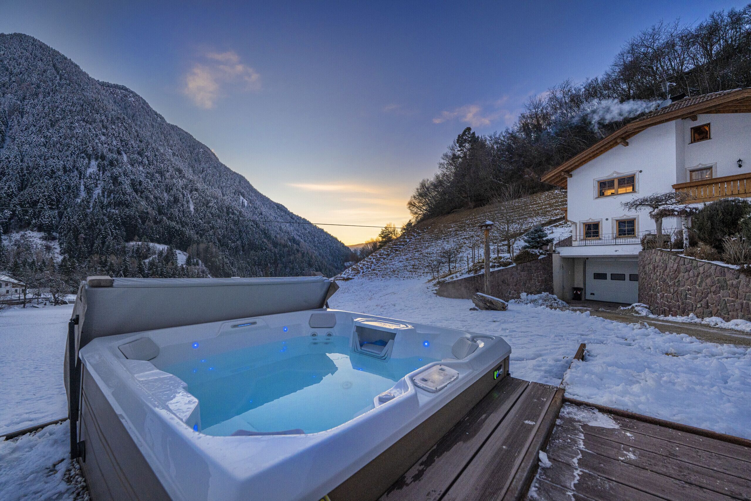 Bañera de hidromasaje al aire libre