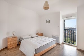 4 habitaciones, tabla de planchar con plancha y wifi gratis 