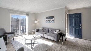 Living area - Relaxing 1BR Suite + Swimming Pool (Midland)