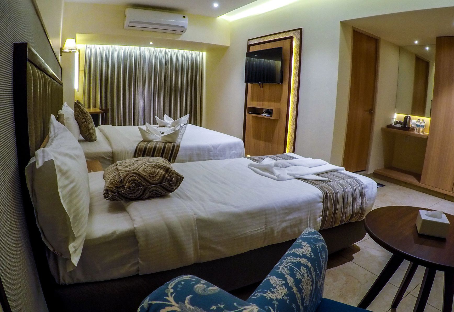 Free WiFi, bed sheets