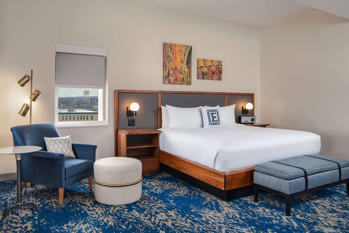 Premium bedding, down comforters, in-room safe, desk