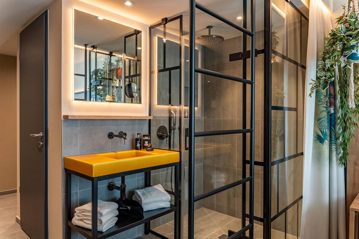 shower, rainfall showerhead, eco-friendly toiletries, hair dryer