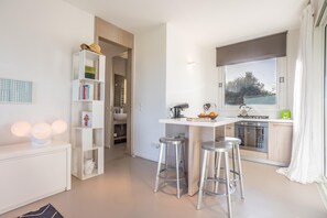 Kühlschrank, Ofen, Herdplatte, Geschirrspüler