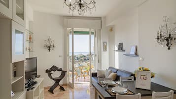 Apartment | Dining room