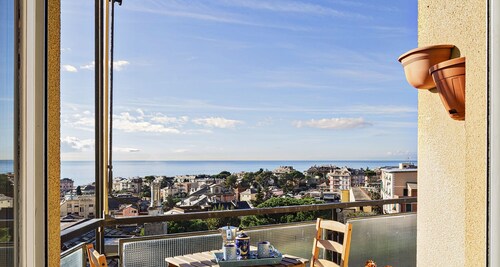 Homey Seaview Apartment