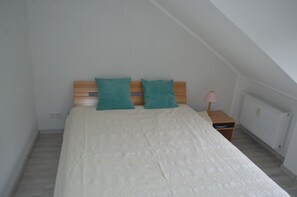 1 bedroom, iron/ironing board, travel crib, WiFi