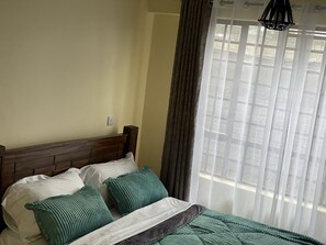 4 bedrooms, iron/ironing board, WiFi, bed sheets