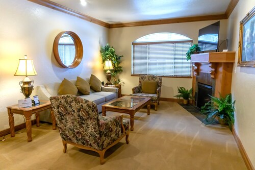 Family Vacation~Heated In/Out Pool, Tubing & Ice Skating Villa 1076