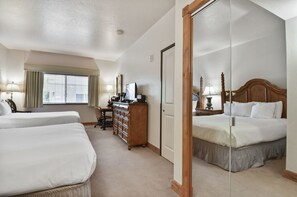 2 bedrooms, iron/ironing board, free WiFi, bed sheets - Family Vacation~Heated In/Out Pool, Tubing & Ice Skating Villa 1076 (Midway)