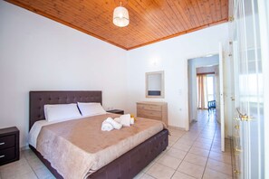 3 bedrooms, iron/ironing board, free WiFi, bed sheets