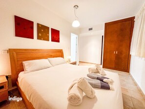3 dormitorios, tabla de planchar con plancha, wifi gratis y ropa de cama