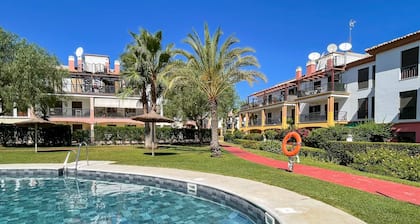 Apartment with garden & direct access to the pool CAP01