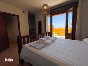 3 chambres, fer et planche à repasser, Wi-Fi gratuit, draps fournis