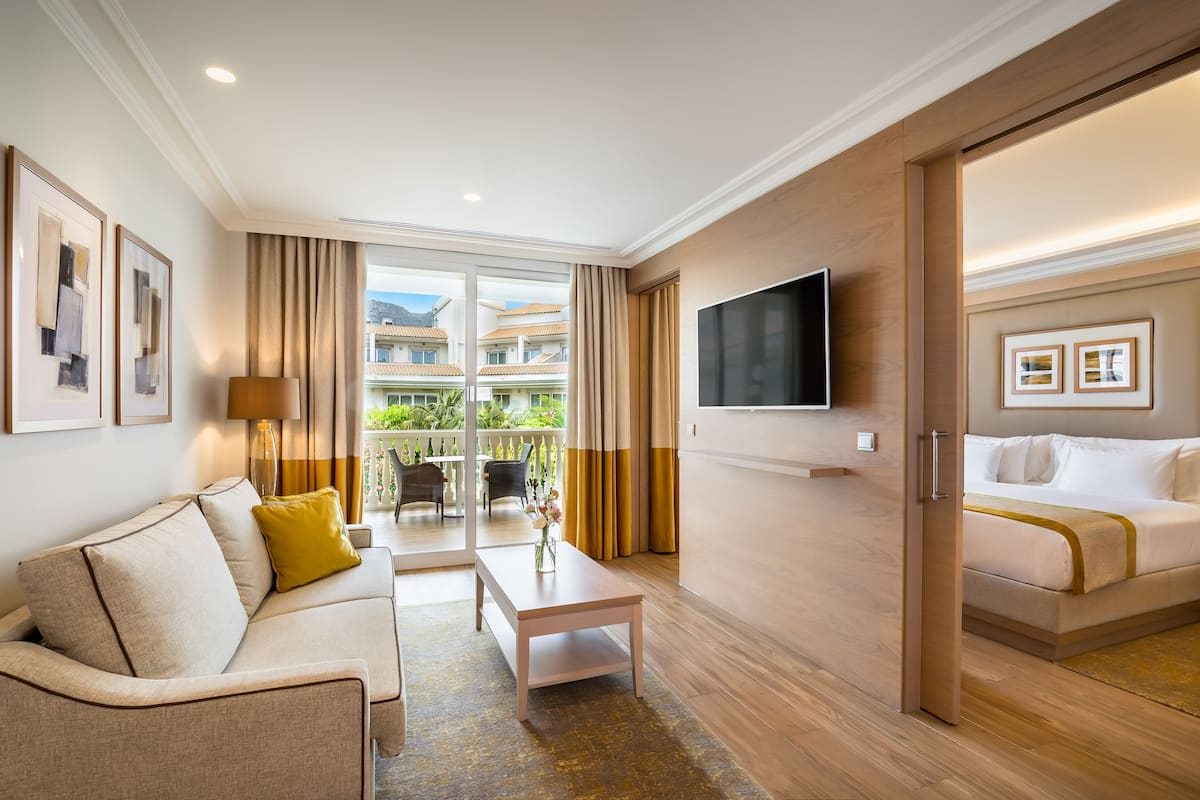 1 bedroom, premium bedding, minibar, in-room safe