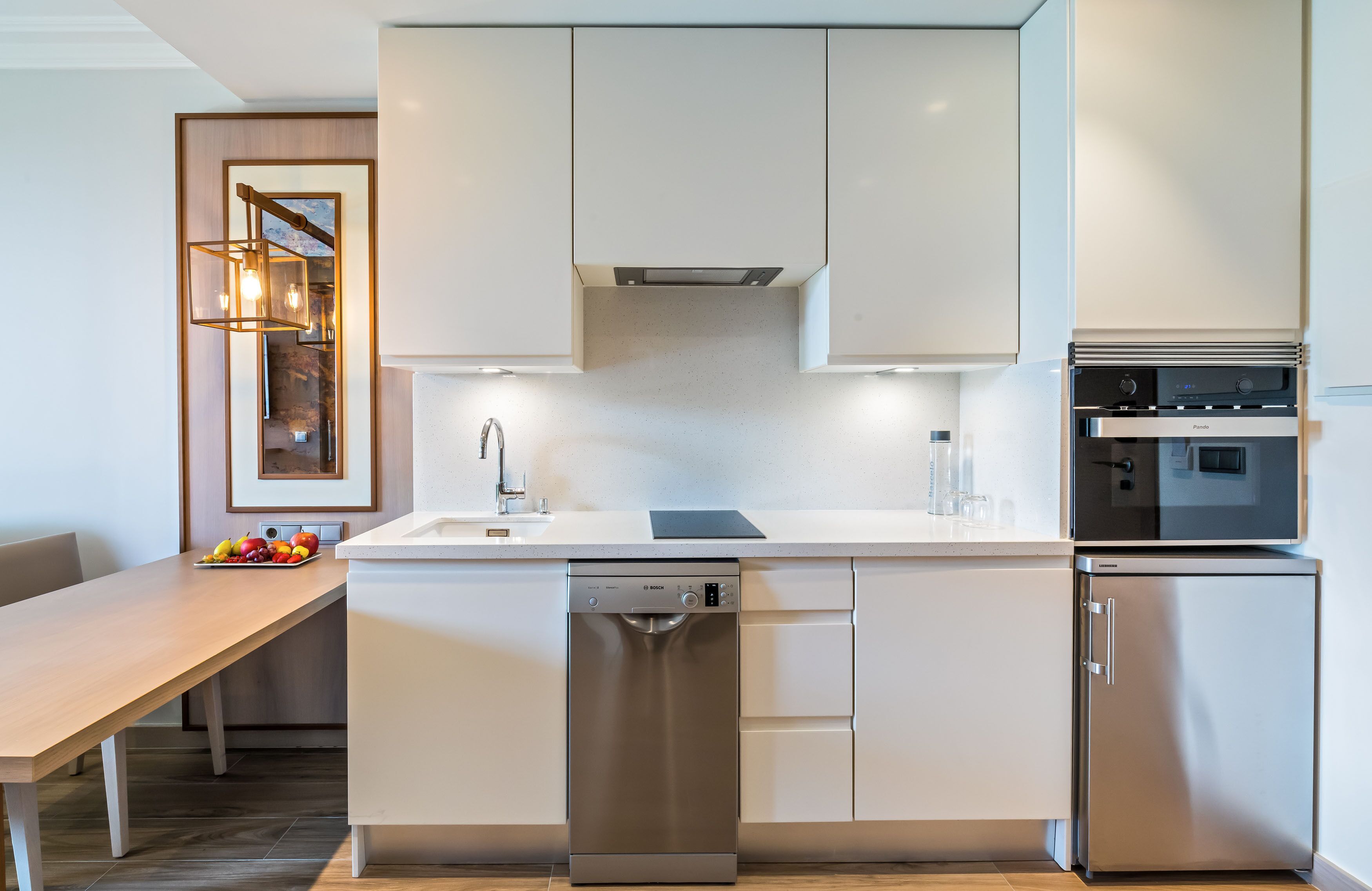 full-sized fridge, microwave, oven, stovetop