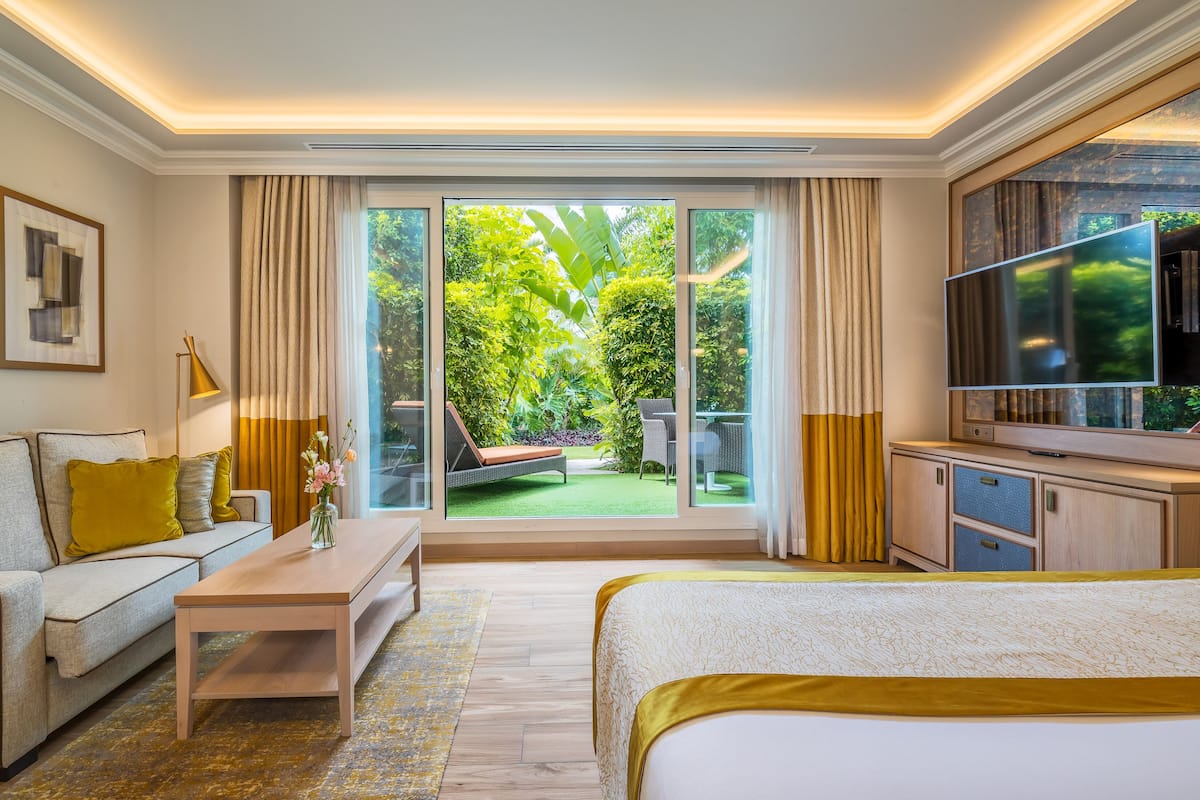 1 bedroom, premium bedding, minibar, in-room safe
