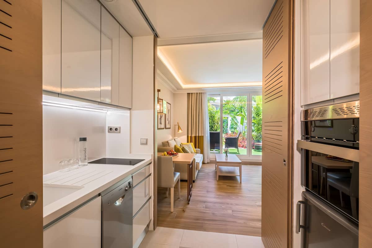 1 bedroom, premium bedding, minibar, in-room safe