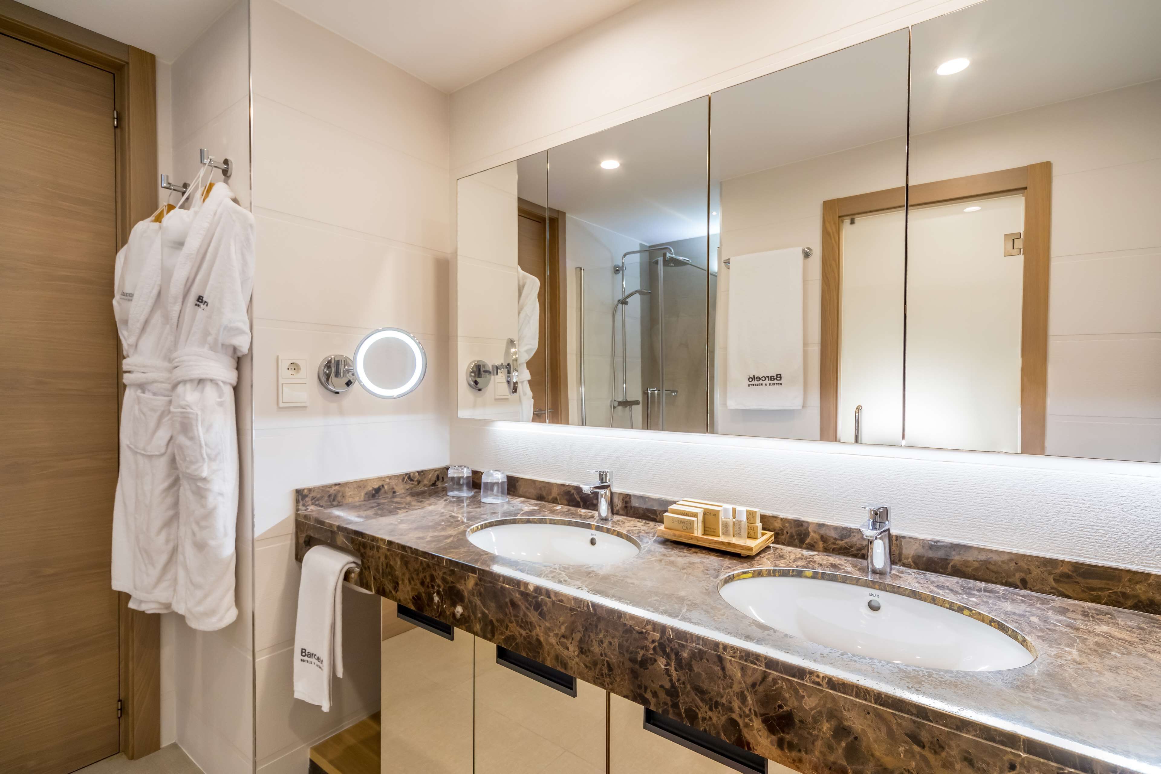 deluxe apartment | 1 bedroom, premium bedding, minibar, in-room safe