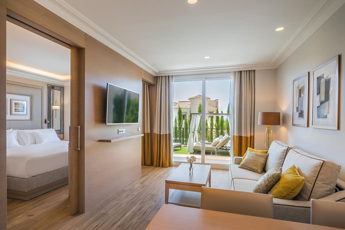 1 bedroom, premium bedding, minibar, in-room safe