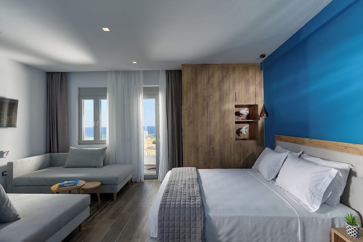 In-room safe, desk, soundproofing, WiFi (free)
