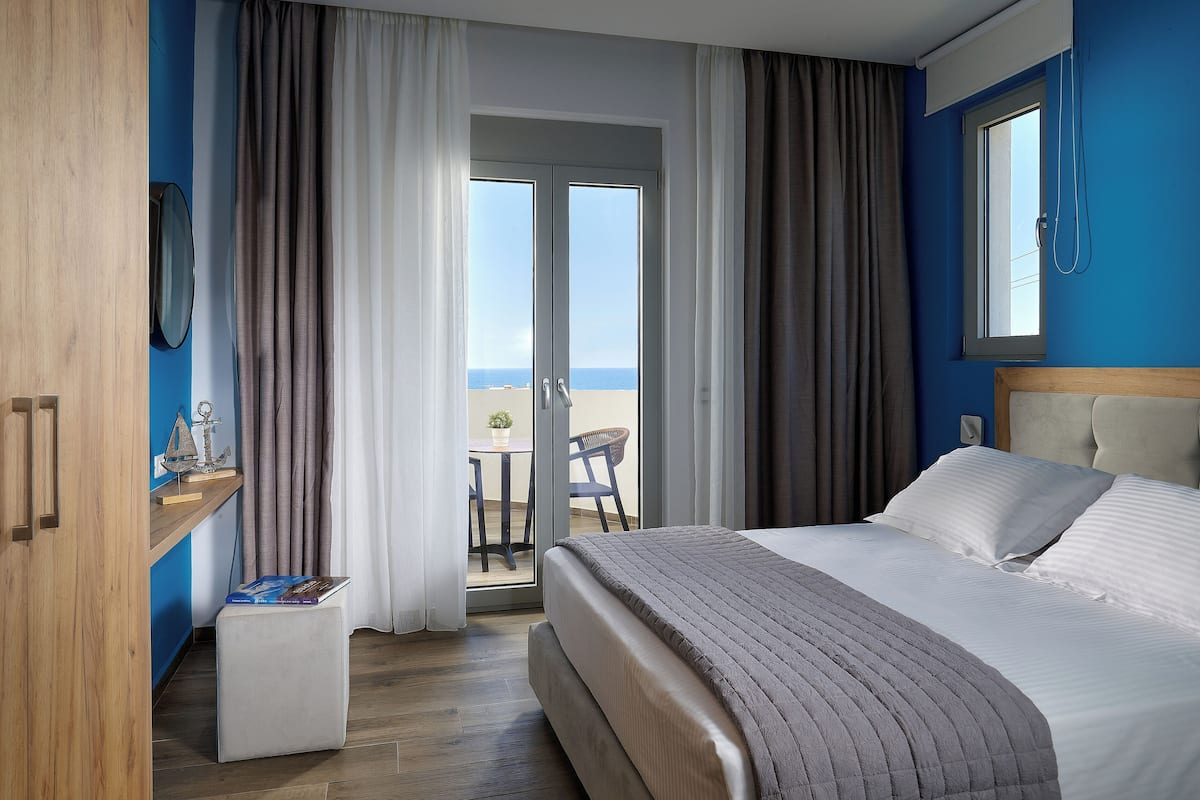 In-room safe, desk, soundproofing, WiFi (free)
