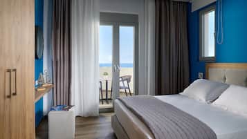 Junior Suite with Sea View | Tallelokero huoneessa, työpöytä, äänieristys, ilmainen Wi-Fi
