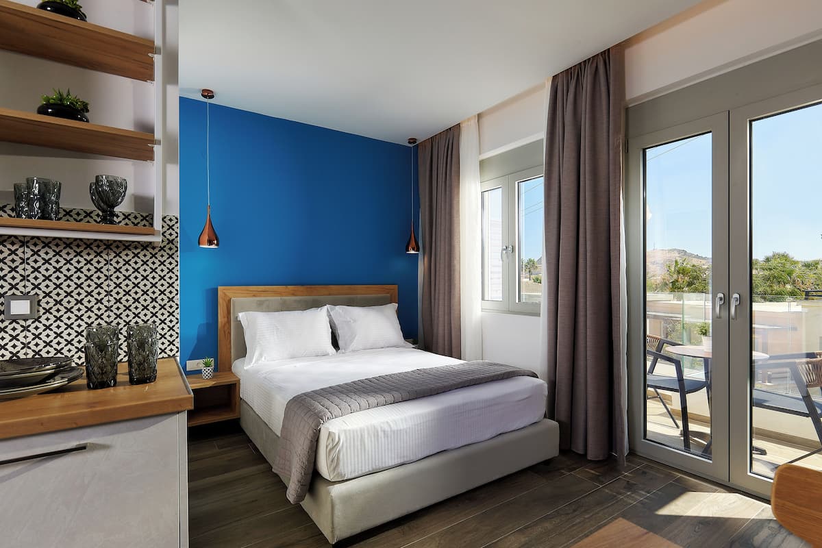 In-room safe, desk, soundproofing, WiFi (free)