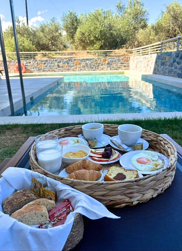 Daily to-go breakfast (EUR 12 per person) - Theasea Stylish Residences (Mylopotamos)