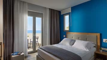 Junior Suite with Sea View | Pengeskab på værelset, skrivebord, lydisolering, gratis Wi-Fi