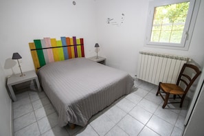 2 slaapkamers, een strijkplank/strijkijzer, reisbedje, wifi