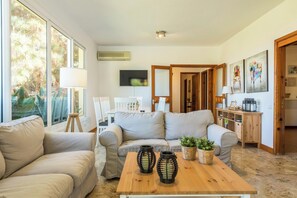 Televisie en een open haard