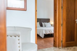 5 bedrooms, iron/ironing board, free WiFi, bed sheets