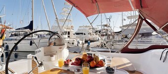 A New and Original Way to Travel - “Pato Lucas Sail Boat” with Wi-Fi