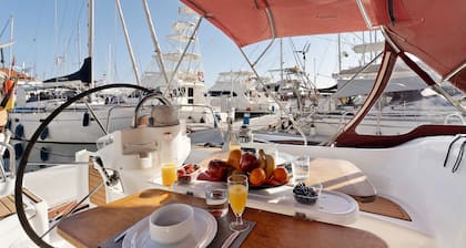 A New and Original Way to Travel - “Pato Lucas Sail Boat” with Wi-Fi
