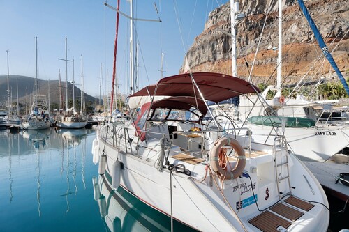 A New and Original Way to Travel - “Pato Lucas Sail Boat” with Wi-Fi