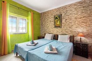2 bedrooms, iron/ironing board, free WiFi, bed sheets