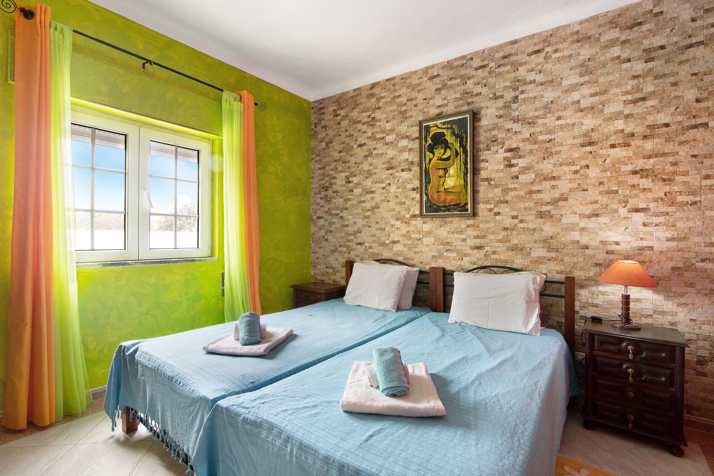 2 habitaciones, tabla de planchar con plancha y wifi gratis 