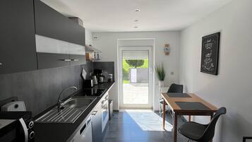 KĂŒhlschrank, Mikrowelle, Herdplatte, GeschirrspĂŒler