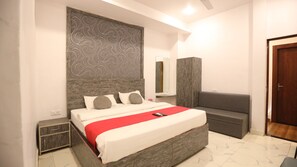 Deluxe Room | Soundproofing, free WiFi, bed sheets - Hotel Gaurishree (Bhopal)