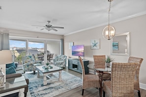 Living area - Maravilla 3br/2ba~Updated!~Sleeps 8~Free Beach Service! Top-Floor! (Mirarmar Beach)