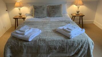 2 bedrooms, desk, iron/ironing board, travel cot