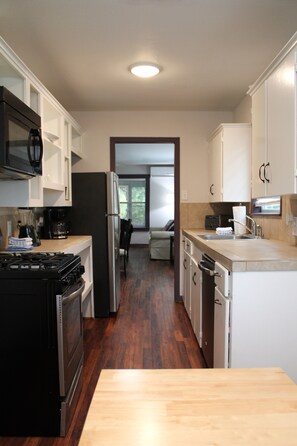 House, 3 Bedrooms | Private kitchen | Fridge, oven, coffee/tea maker, toaster - Quiet Sea Point Cottage by Redawning (Rockport)