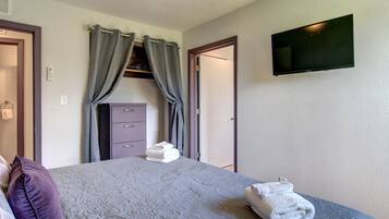 3 bedrooms, iron/ironing board, free WiFi