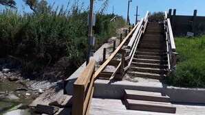 A wooden staircase leading up to a concrete platform with a railing. - Pier Heaven 6031abc 9 Bedroom Home by RedAwning (Rockport)