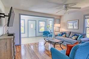 House, 3 Bedrooms | Living area | Smart TV