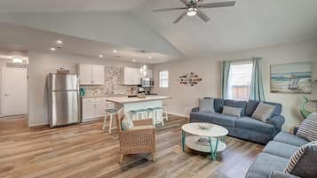 Småhus, 2 soverom | Oppholdsrom | Smart-TV