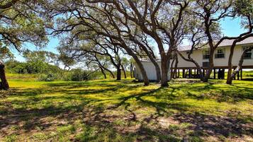 House, 4 Bedrooms | Property grounds