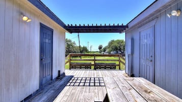Casa, 4 habitaciones | Balcón