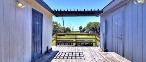 House, 4 Bedrooms | Balcony