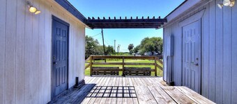 Fantasy Oaks Lodge 4 Bedroom Home by RedAwning